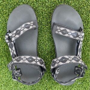 Teva Original Universal sandals 
Size 9